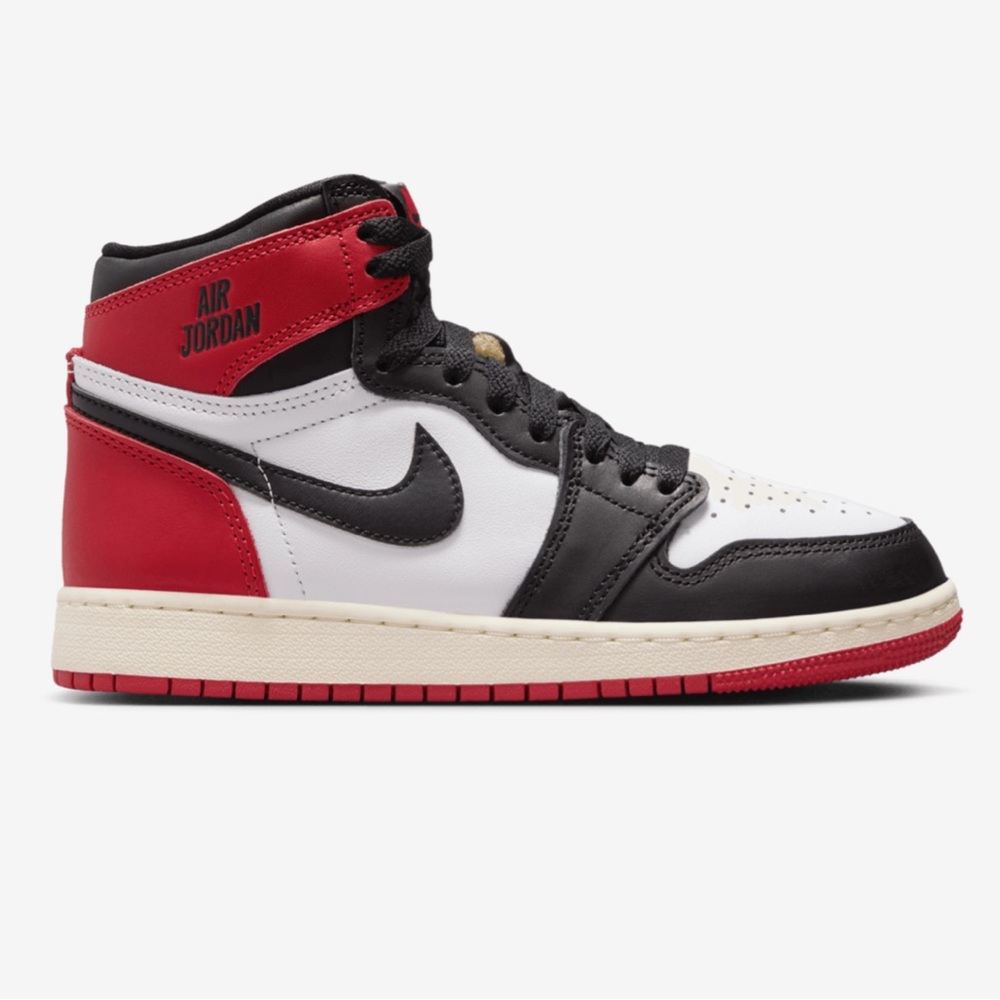 OBO ~ NIB Jordan Retro 1 High OG
Boys' Grade School Men’s 7 | Women’s 8.5